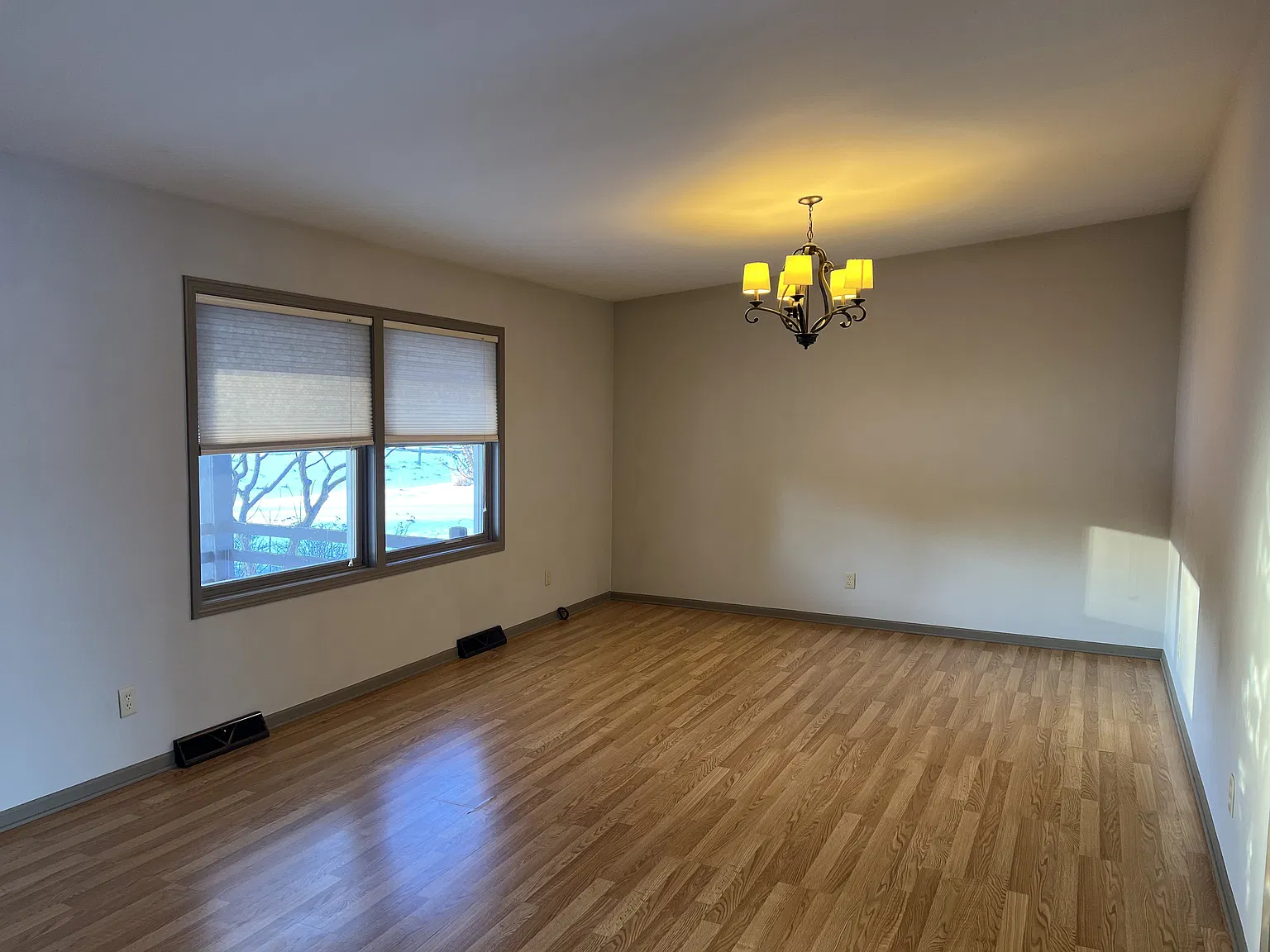 3 bed, 1400 sqft, $2,300 — Photo 4