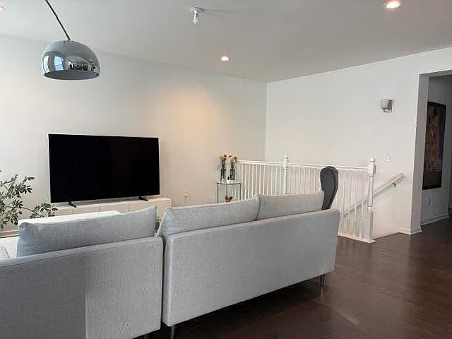 3 bed, 2.5 bath, 2602 sqft, $3,800 — Photo 3