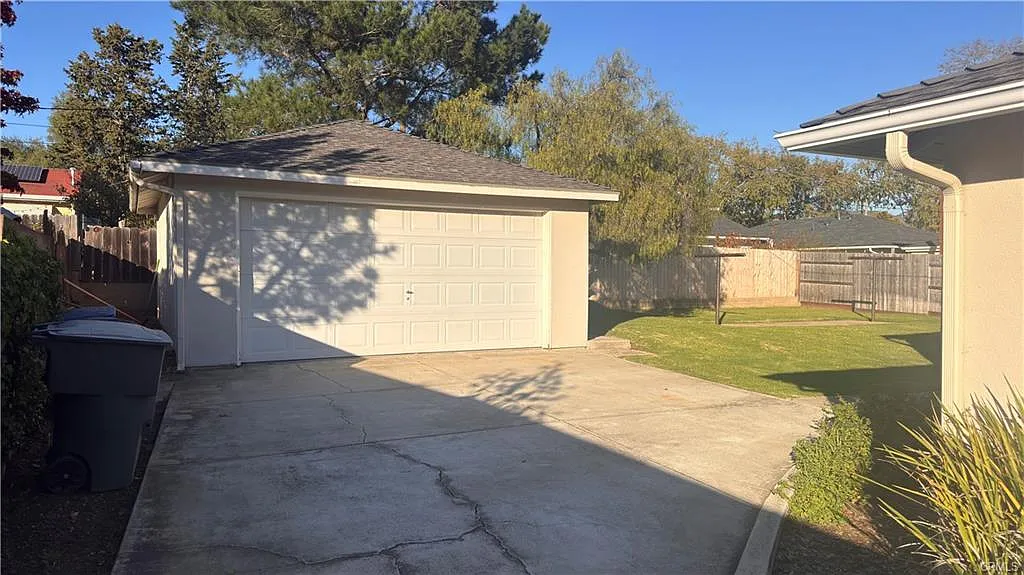 Building Photo - 372 Cerro Romauldo Ave