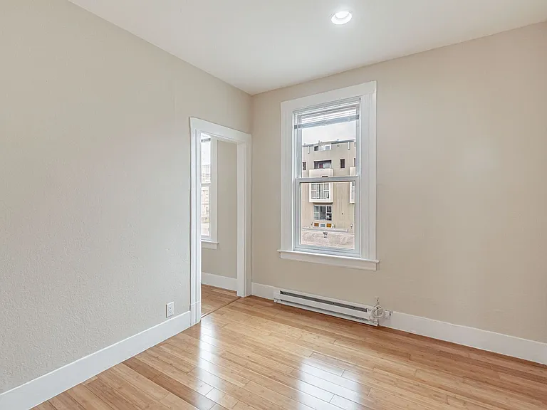 435 Hayes Apartments — Photo 3