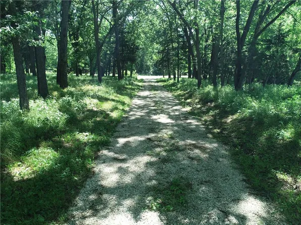 Metcalf Rd, Louisburg, KS 66053