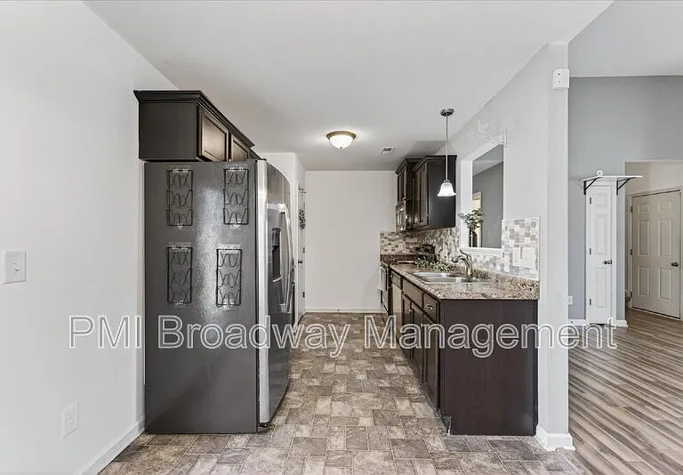 837 Shelton Cir — Photo 21