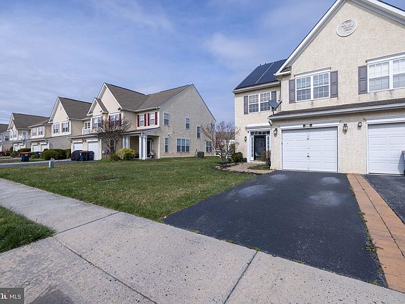 3rd image of 188 Gillespie Ave