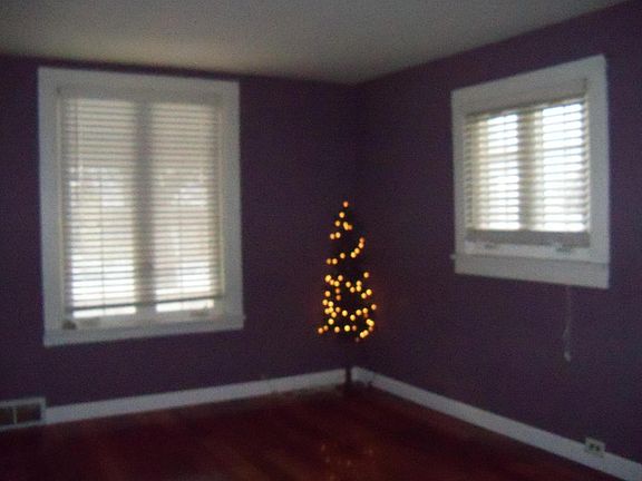 3rd image of 625 W Miller St