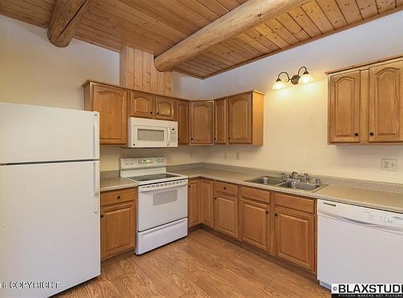 4th image of 620 Merry Meadow Ln