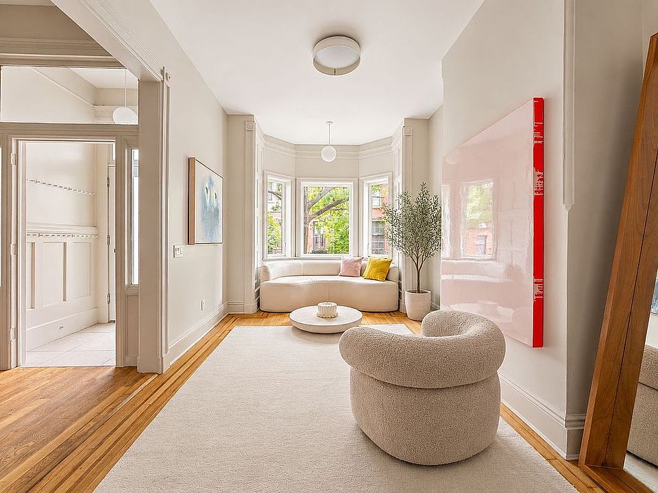 1st image of 575A Leonard St