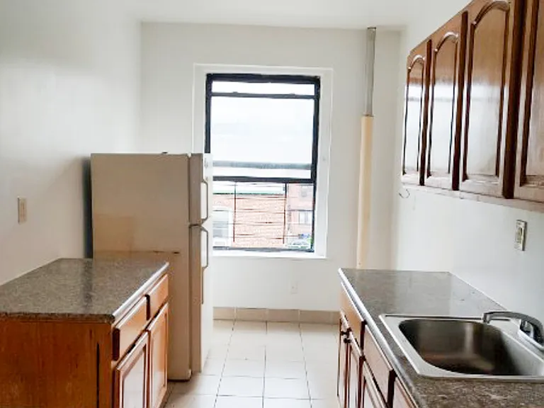 3560 Olinville Ave #4K — Photo 10
