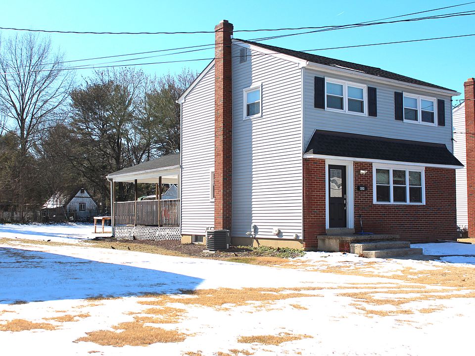 Front view of home.
