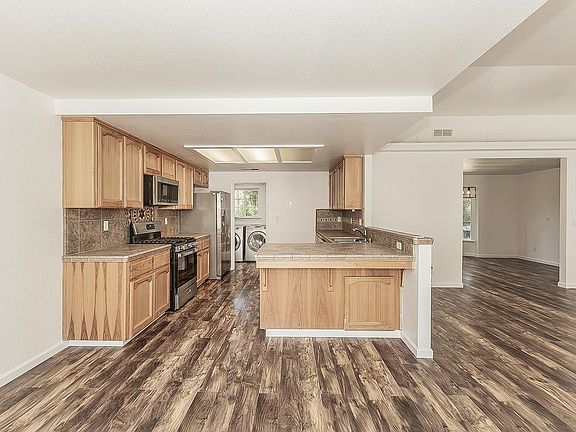 3rd image of 30852 Auberry Rd