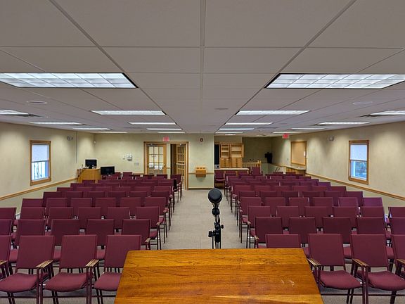 4th image of 136 Winn St