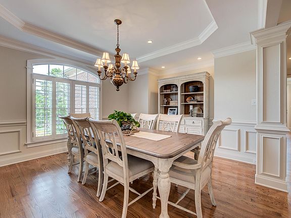 5th image of 709 Fox Dale Ln