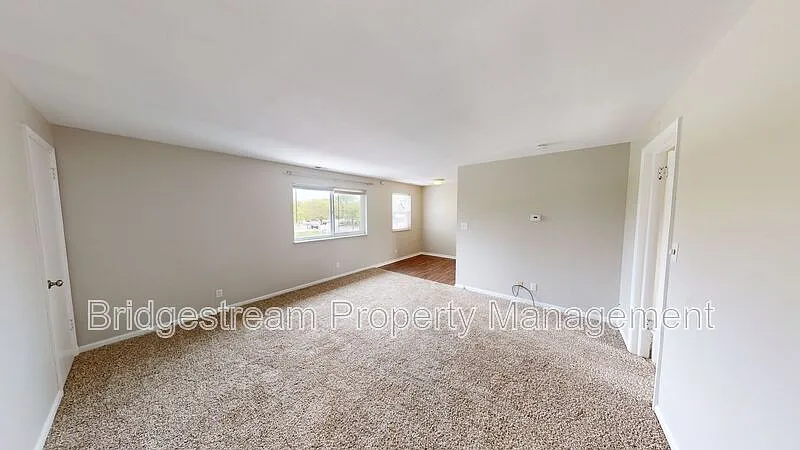 1 bed, 1.0 bath, $895 — Photo 2