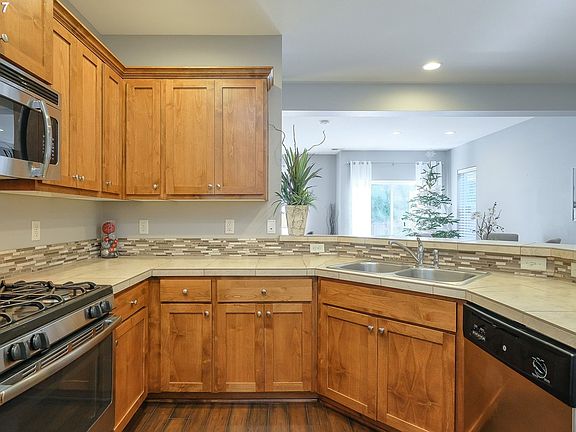 4th image of 4074 SE Discovery St