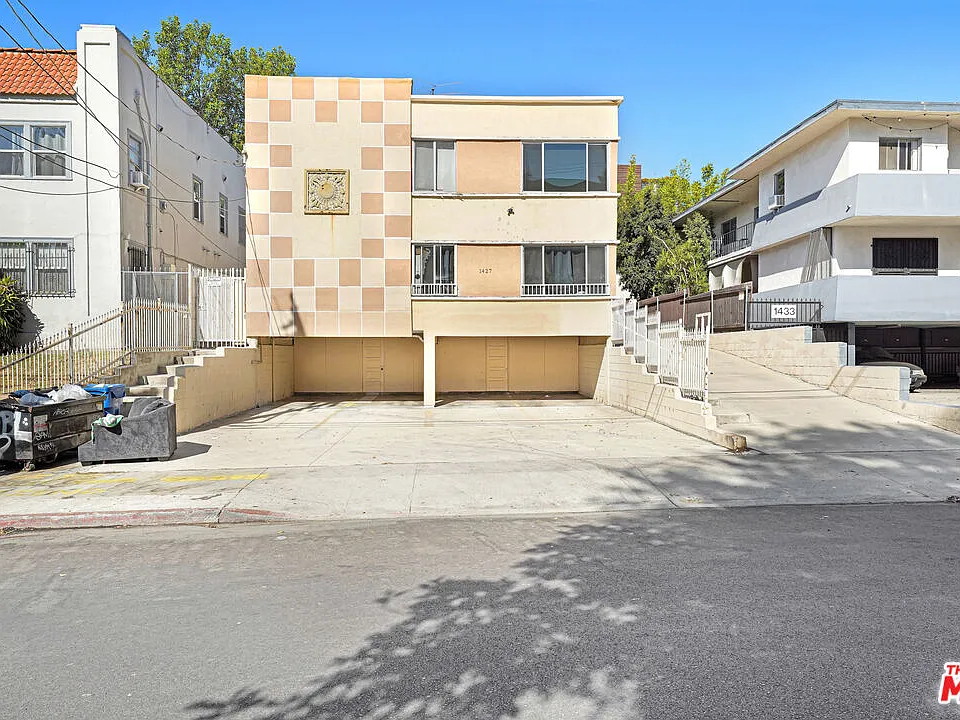 1427 N Martel Ave #6