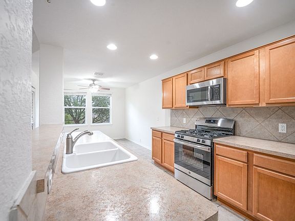 4th image of 2619 Amethyst Dr