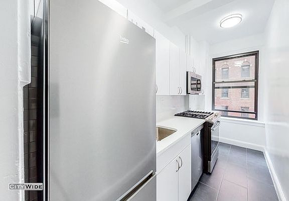 4th image of 145 W 55th St #8S