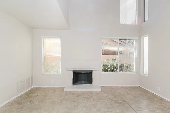 3 bed, 2.5 bath, 2100 sqft, $2,545 — Photo 4