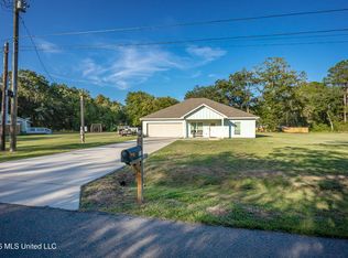 516 Maple St, Ocean Springs, MS 39564