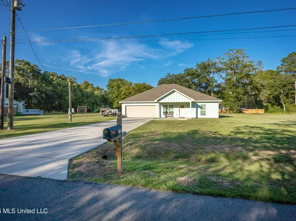 516 Maple St, Ocean Springs, MS 39564