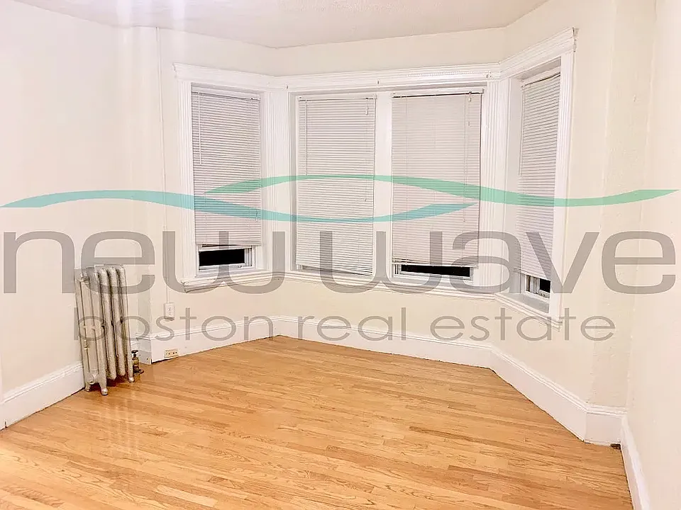218 Hemenway St #3