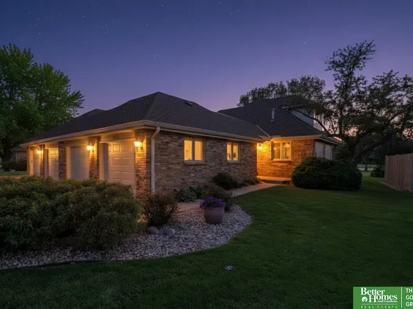 6212 Oak Hills Plz, Omaha, NE 68137