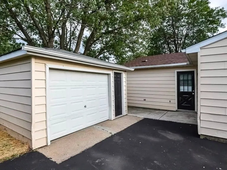 204 Valley Dr — Photo 13