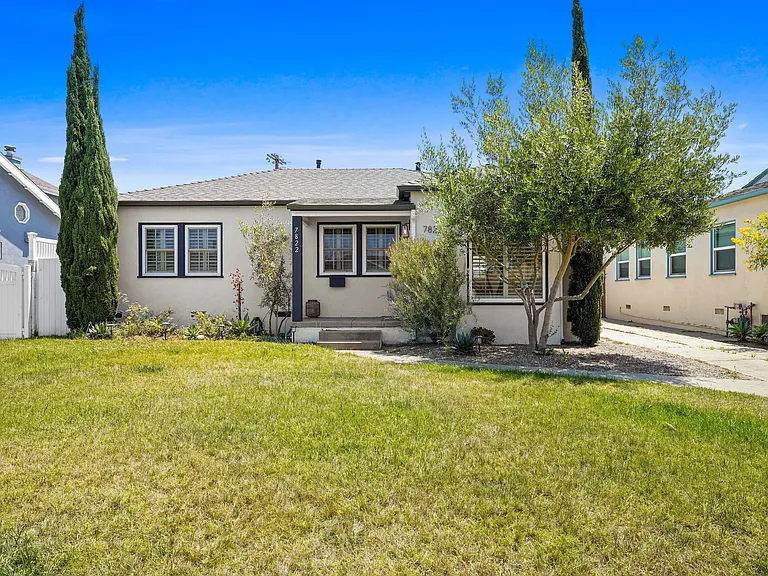 7822 Bleriot Ave — Photo 3