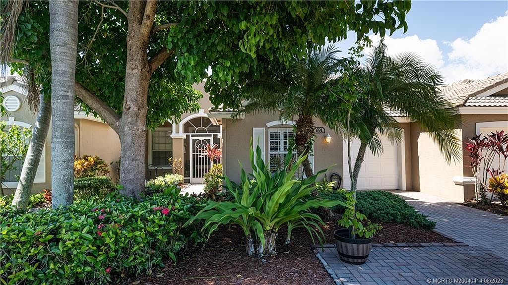 691 NW Broken Oak Trl