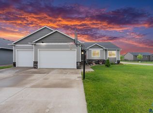 4001 S Catcher Ct, Sioux Falls, SD 57110
