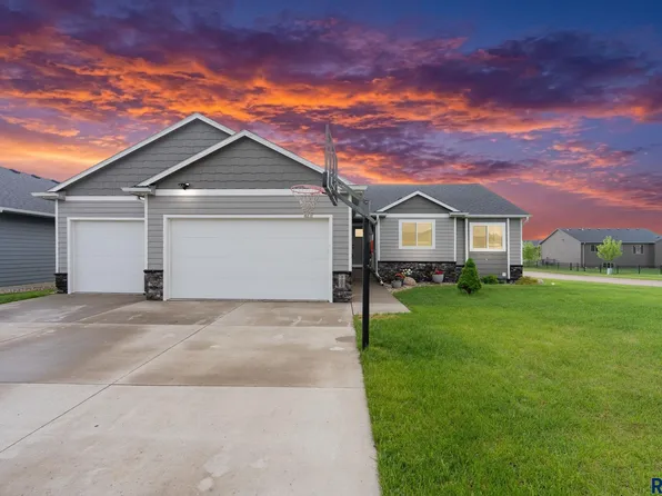 4001 S Catcher Ct, Sioux Falls, SD 57110