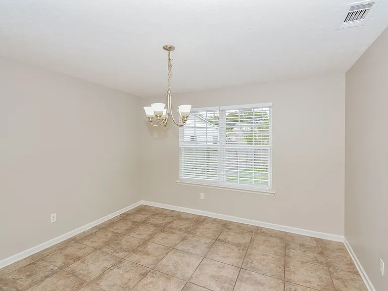 320 Birchclay Point N — Photo 6