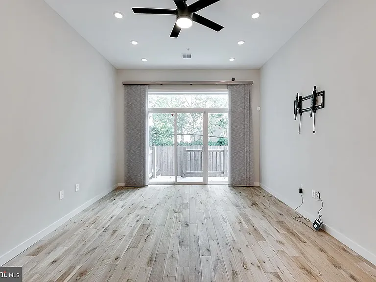 1825 Ginnodo St #1R — Photo 9
