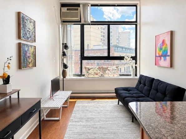 12 Stoneholm St APT 418, Boston, MA 02115