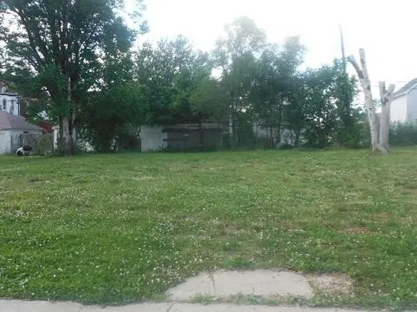 2457 Faber St, Hamtramck, MI 48212