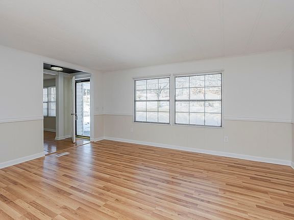 3rd image of 111 Pioneer Dr