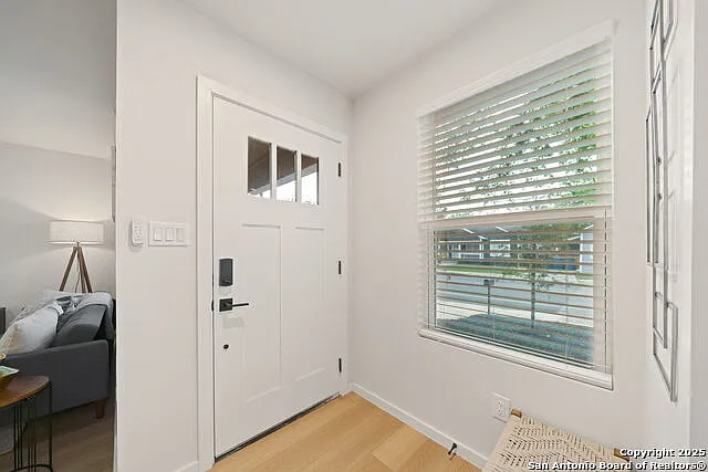 3 bed, 2.5 bath, 1276 sqft, $1,699 — Photo 4