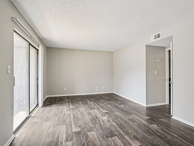 Las Palmas Apartments — Photo 44