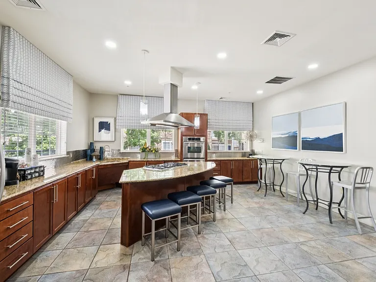 Stone Point Apartments — Photo 31