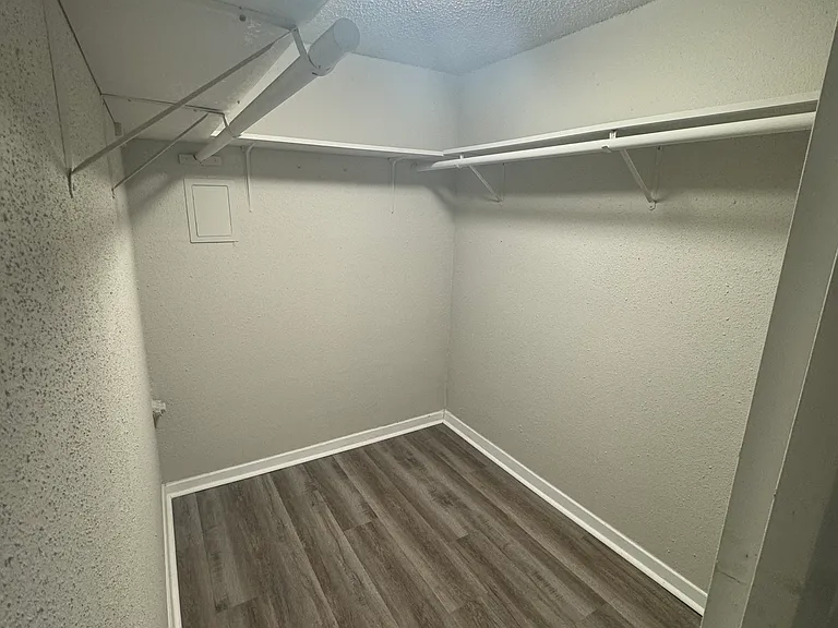 Broadwater Apartments — Photo 35