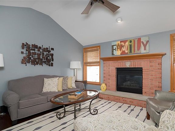 3rd image of 4895 Marilyn Dr