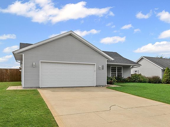 4th image of 1415 Honeysuckle Ln