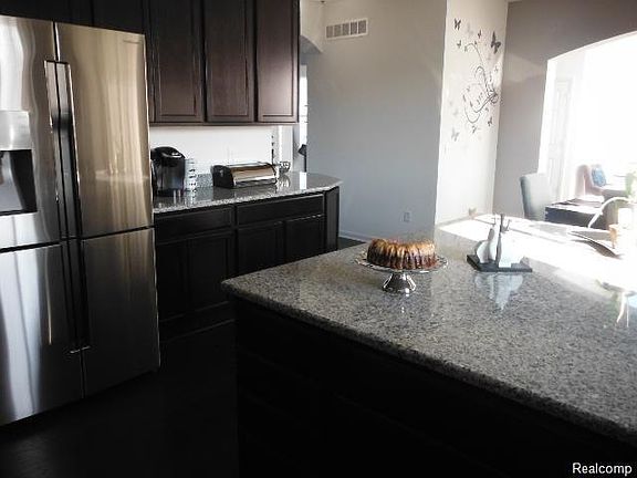 5th image of 228 Heatherbrae Ct