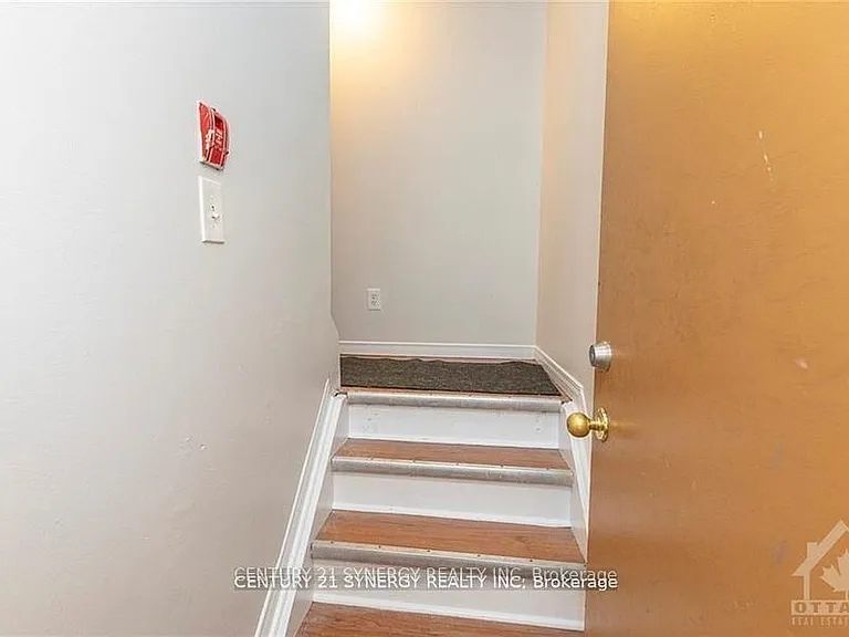 450 Maclaren St #10 — Photo 2