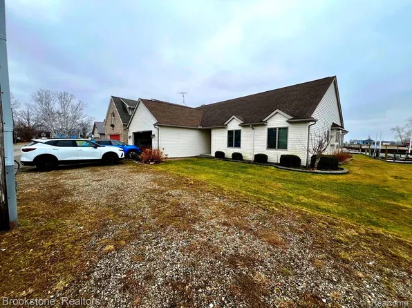 7825 Stark Dr, Algonac, MI 48001