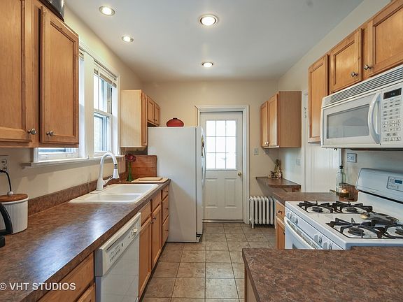 3rd image of 7844 Karlov Ave