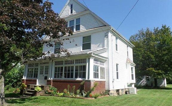 3rd image of 934 Franklin Ave