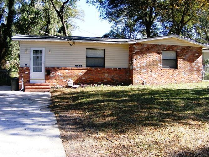 1st image of 2023 Plantation Dr