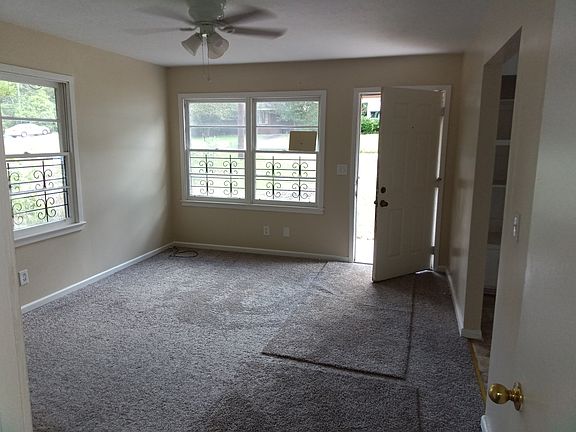 4th image of 2939 Urban Ave