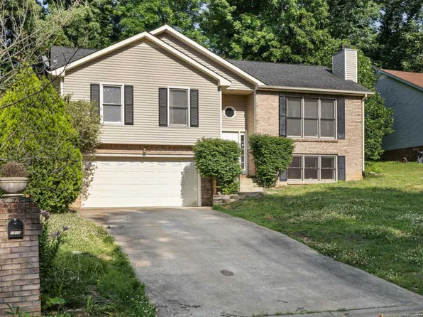 1211 Verkler Dr, Clarksville, TN 37042