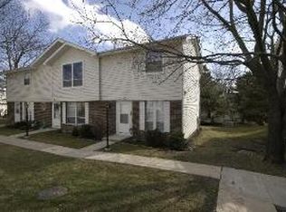 335 Driftwood Ln, Aurora, IL 60504